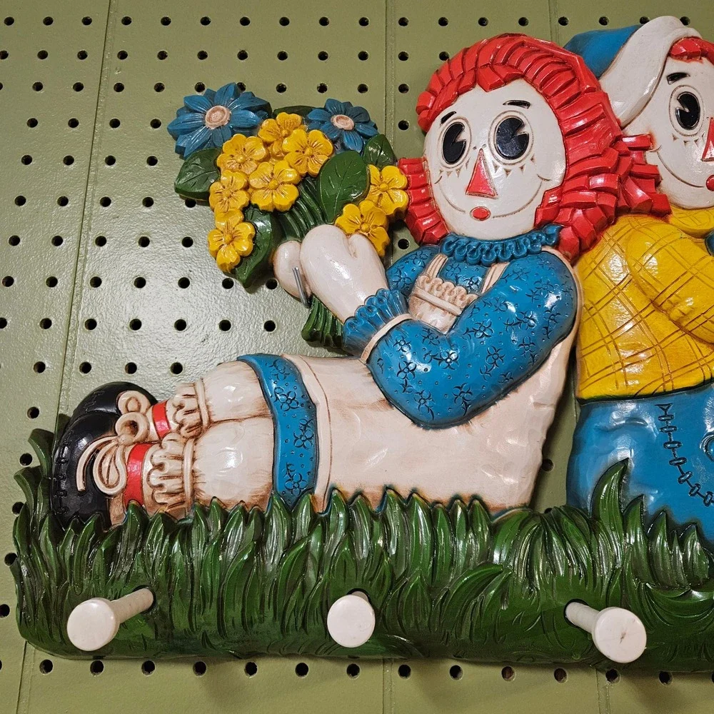 1977 Bobbs-Merrill Raggedy‎ Ann & Andy Plastic Coat Hanger